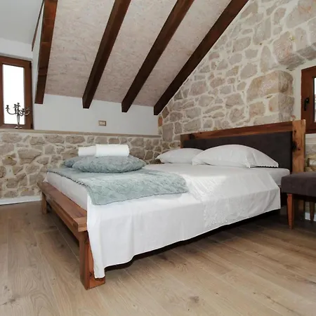 Stone House In Makarska With Pool & Mountain View *