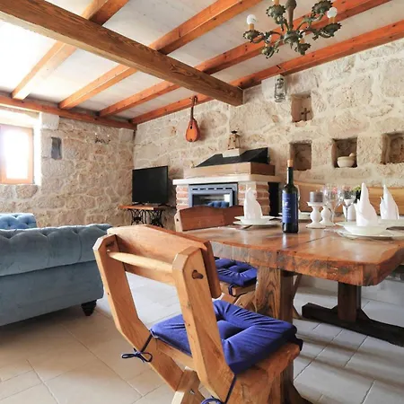 Stone House In Makarska With Pool & Mountain View Ferienhaus